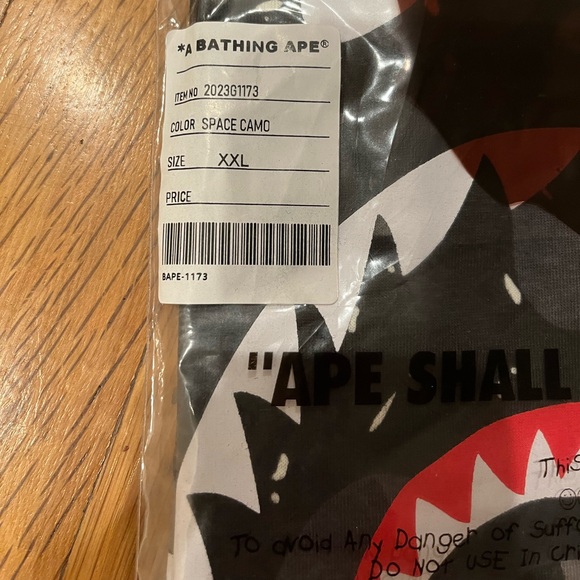 BAPE space camo shark Tee in black (glow in the dark) NWT - Picture 8 of 9